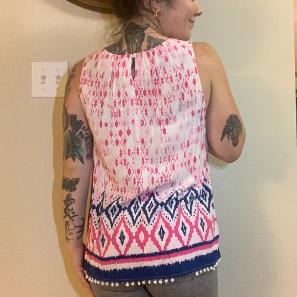 Beautiful Sleeveless Blouse - Picture 2 of 8